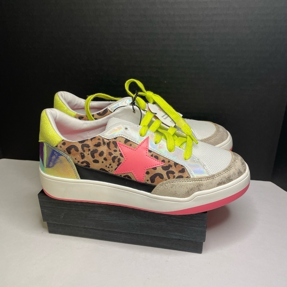 NWT No Boundaries NoBo sneakers in size women’s 5.